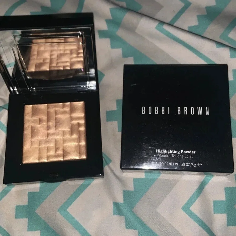 Bobbi Brown highlighter in moon glow NIB